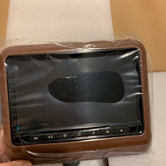 Universal 9" HD LCD Clip-on Car Vehicle Headrest Monitor Display Screen (Pair) - Picture 8 of 9